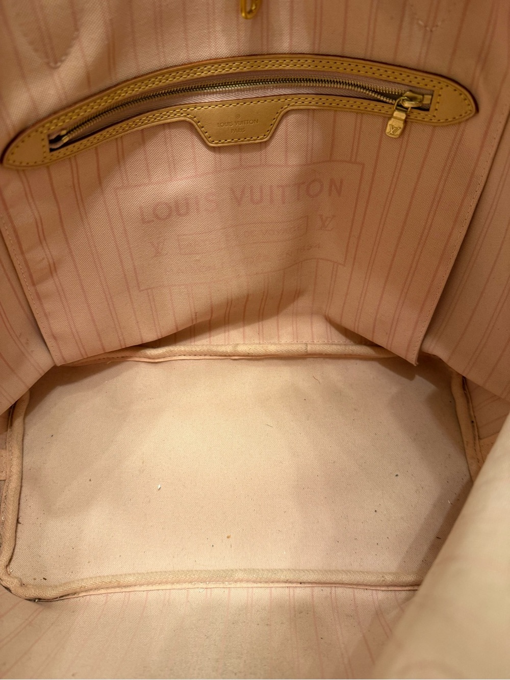 Louis Vuitton Neverfull MM - Picture 13 of 16